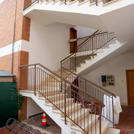 Trilocale Vicino Al Mare Con Ampio Balcone *