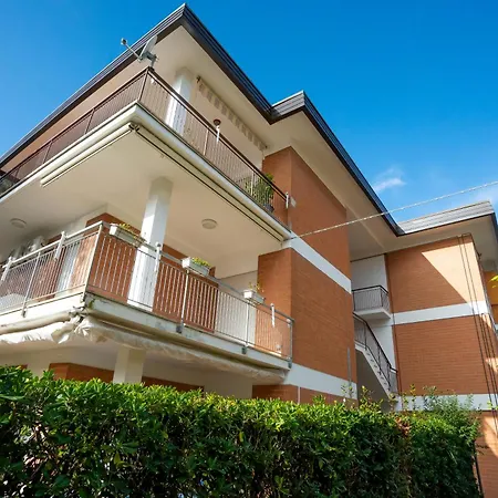 Trilocale Vicino Al Mare Con Ampio Balcone Marcelli